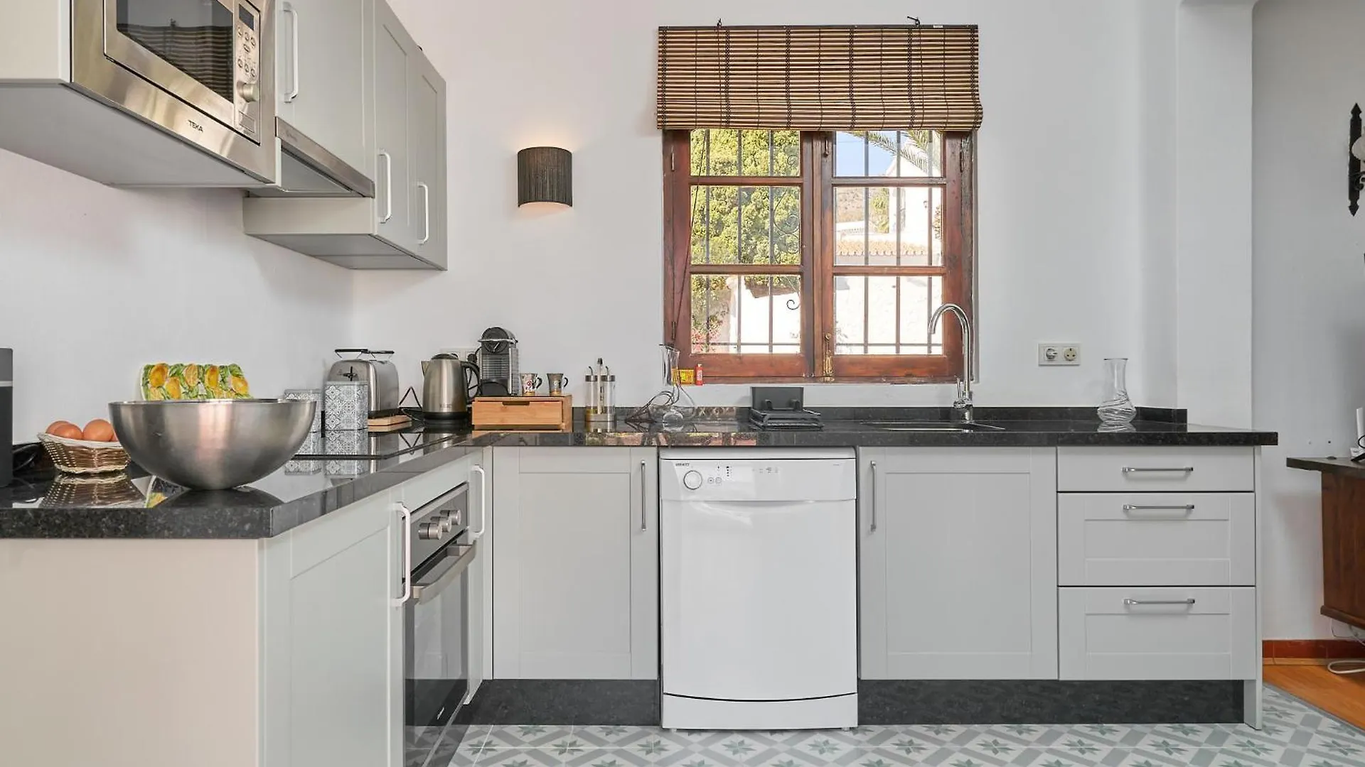 Villa Capistrano Village, Casa Halo Nerja İspanya